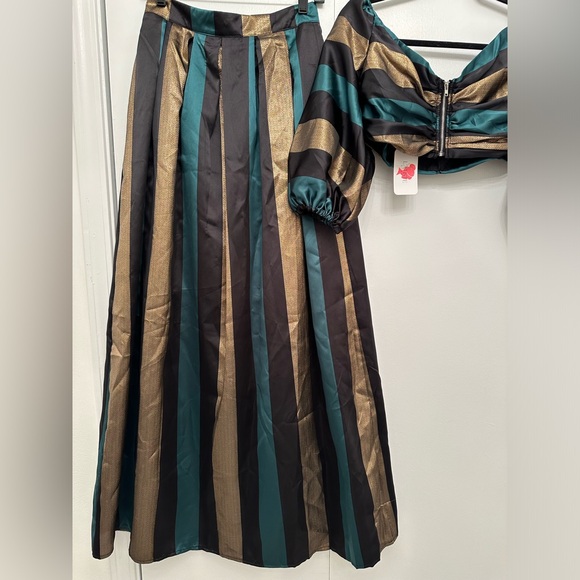 Skirt and cropped top two piece set - Picture 5 of 7